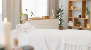 Dermacare, אילוסטרציה צילום: PeopleImages.com - Yuri A,Shutterstock כדאי לדעת
